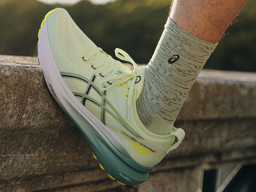 Close-up on-foot shot of the Gel-Kayano™ 31