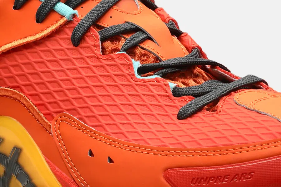 横方向の動きをサポートするアッパー構造