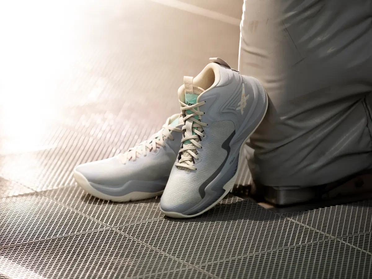 NOVA SURGE 3 商品イメージ