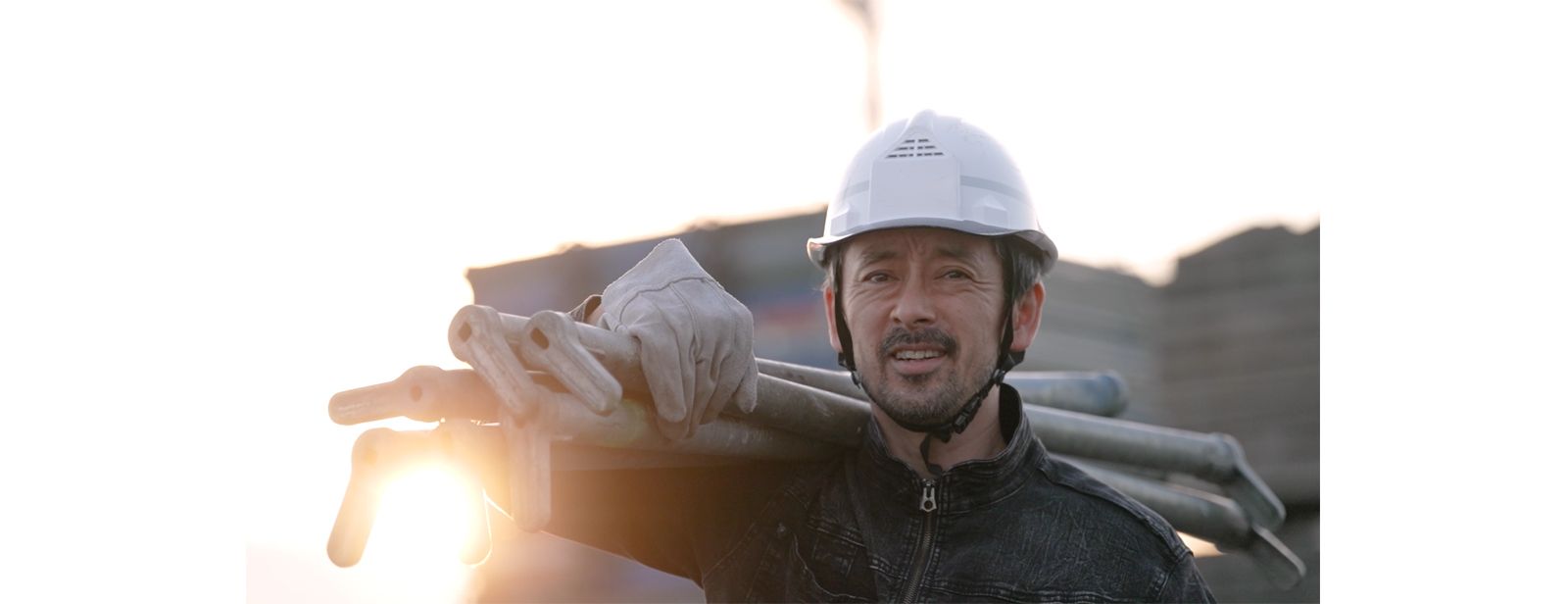 滝藤賢一さんがビジュアルのモデルに｜安全靴 ワークシューズ｜ASICS