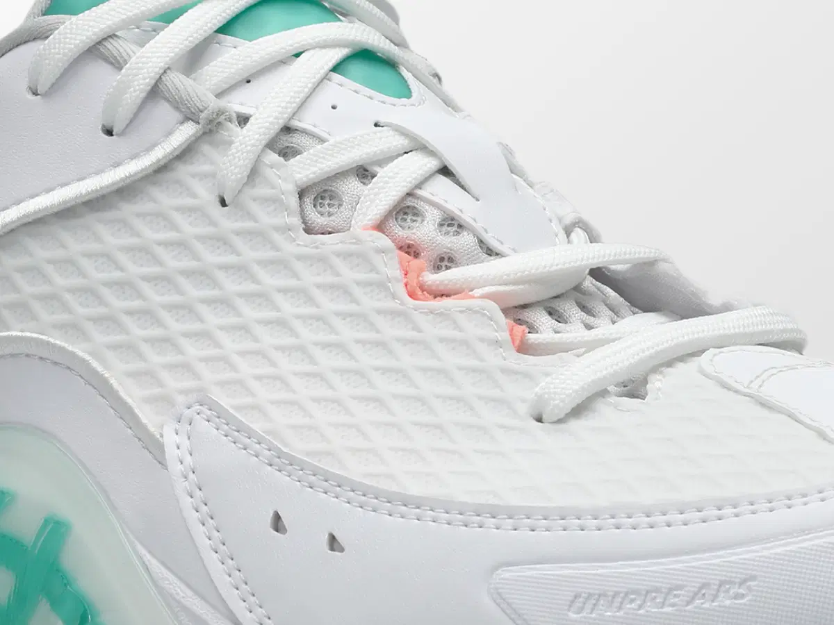 横方向の動きをサポートするアッパー構造