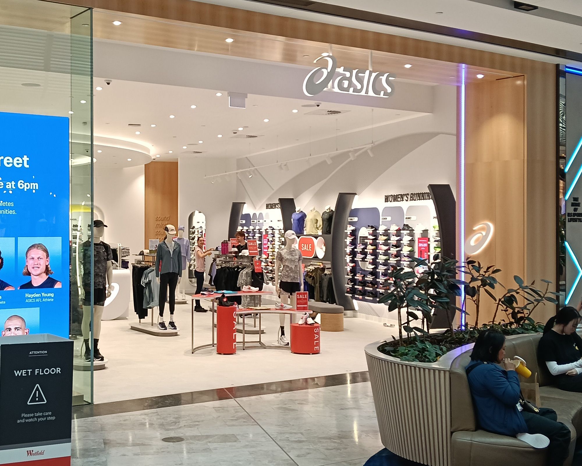 asics-carousel