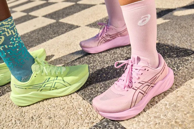 GT-2000 15 running shoes