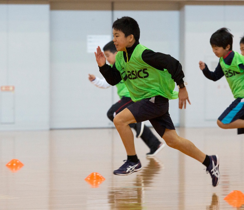 かけっこ教室で教わった速く走るコツと 運動靴選びのポイント Asics Japan