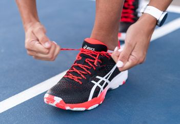 Asics children's hot sale netball shoes