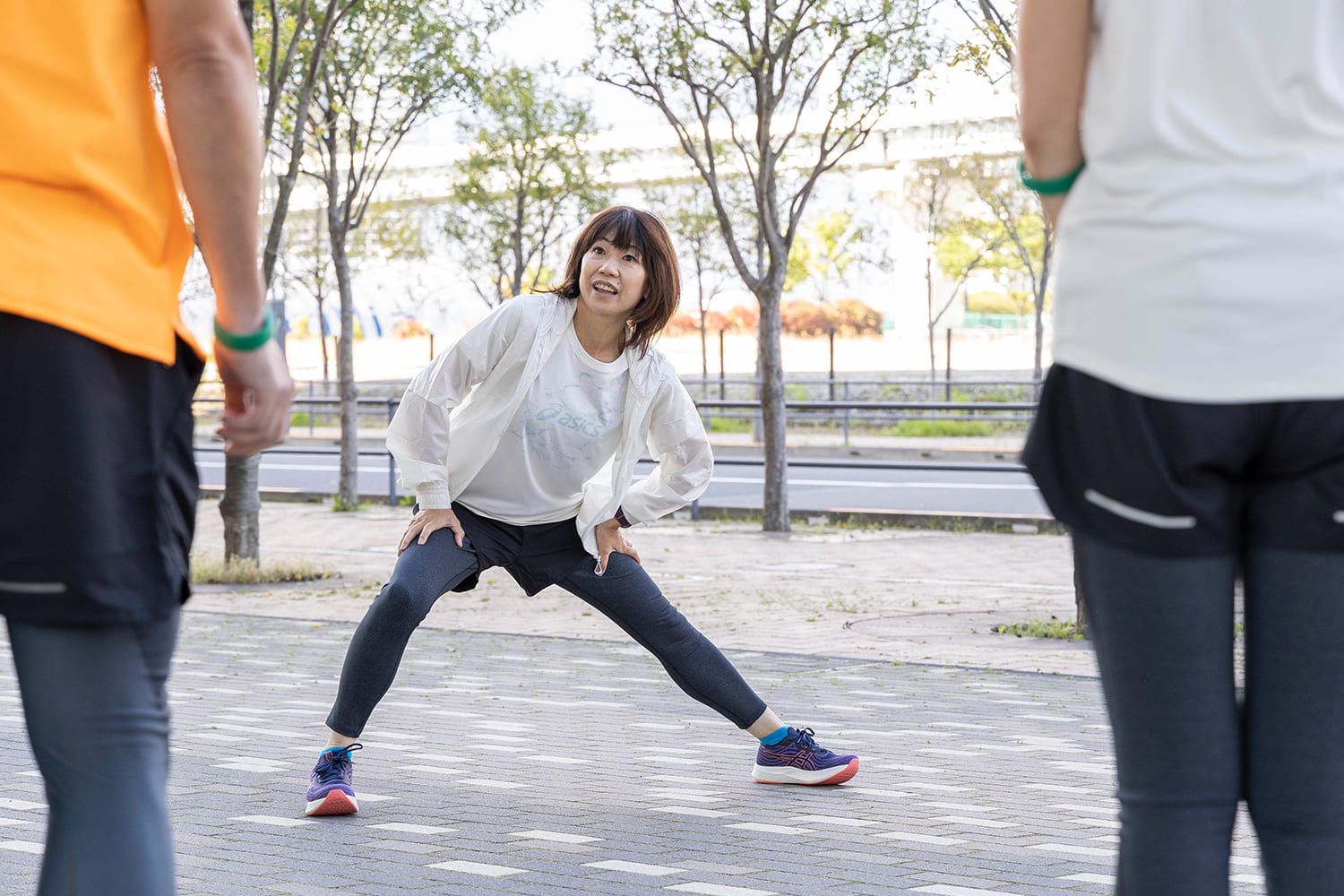 伸ばすべきポイントを教える高橋さん