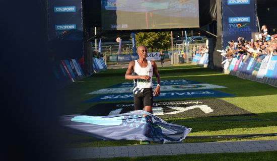 Givemore wins Totalsports Two Oceans Marathon