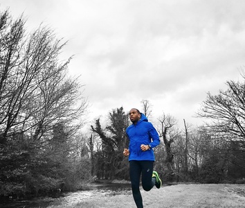 asics accelerate running jacket review