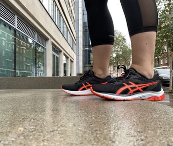 asics run small