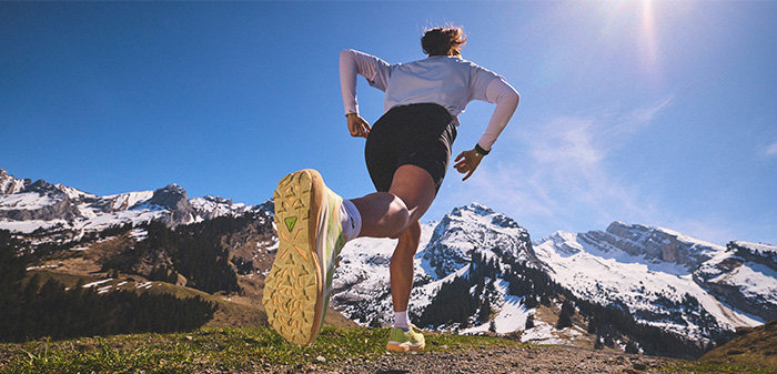 トレイルレースで勝利を目指すランナーや、軽量性を重視するランナーへ。