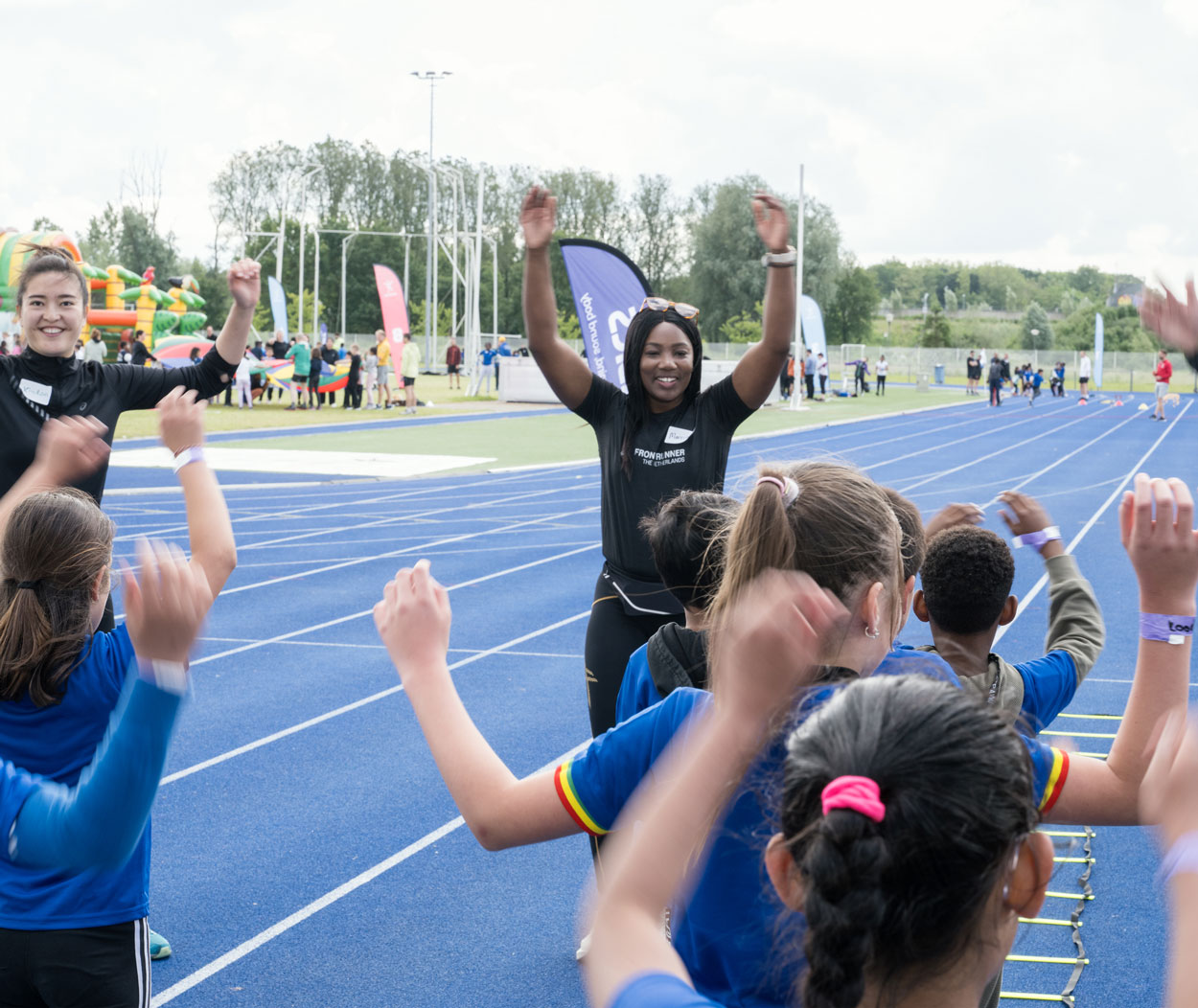 Picture of poeple jogging on hillside