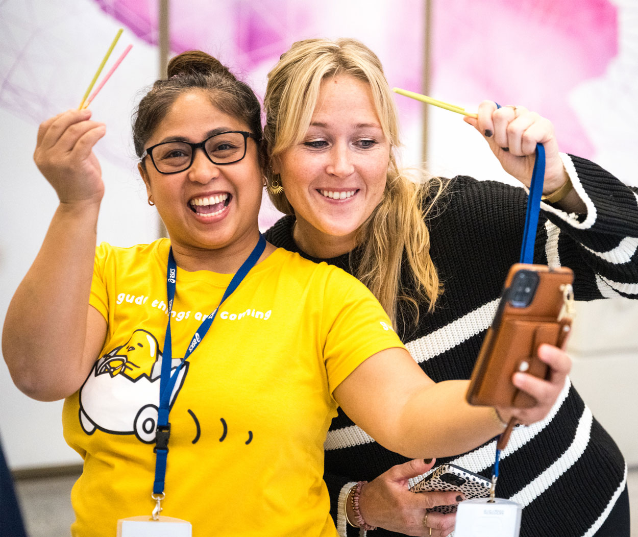 Picture of poeple jogging on hillside