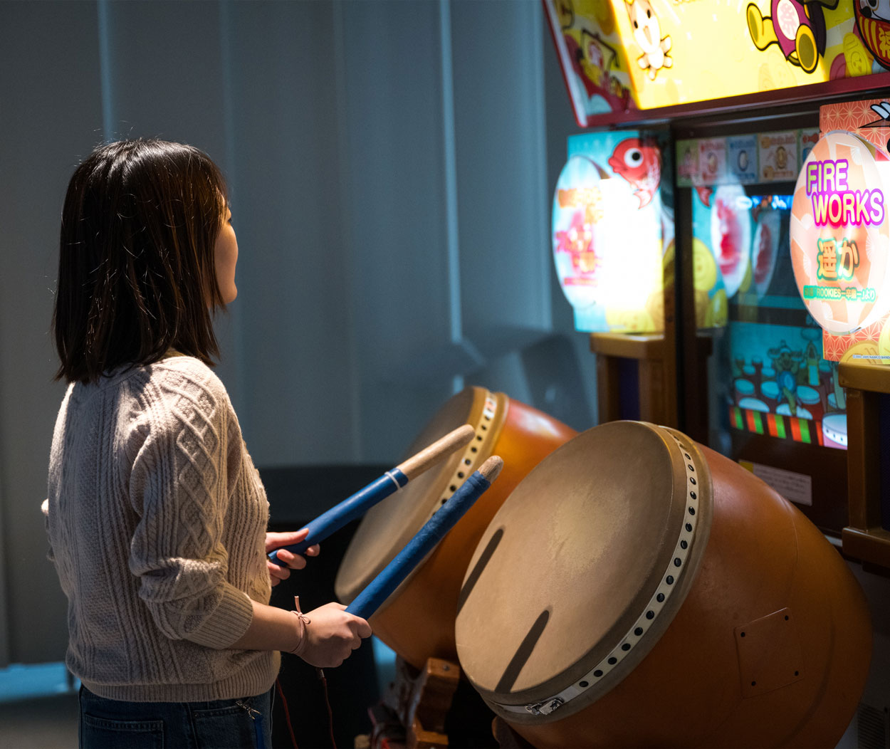 Picture of poeple jogging on hillside